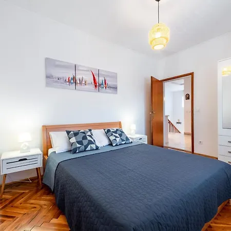 Miljas Apartamento