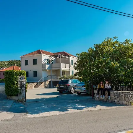 Miljas Apartment *
